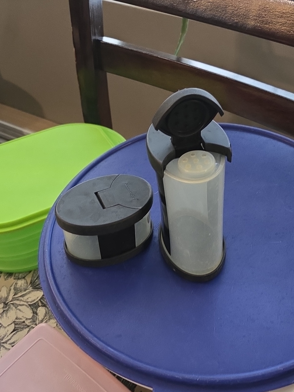 Tupperware Lot - Picture 3 of 5